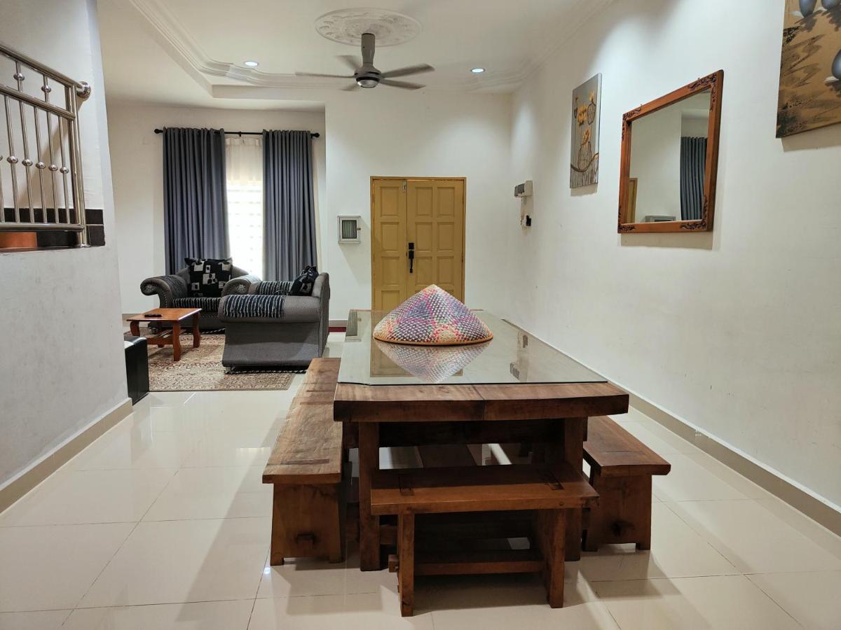 קואלה טרנגאנו Homestay Roma Suite מראה חיצוני תמונה