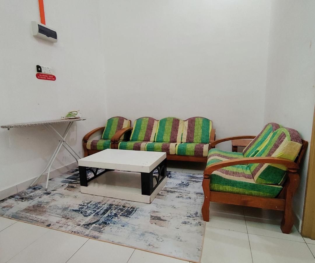 קואלה טרנגאנו Homestay Roma Suite מראה חיצוני תמונה