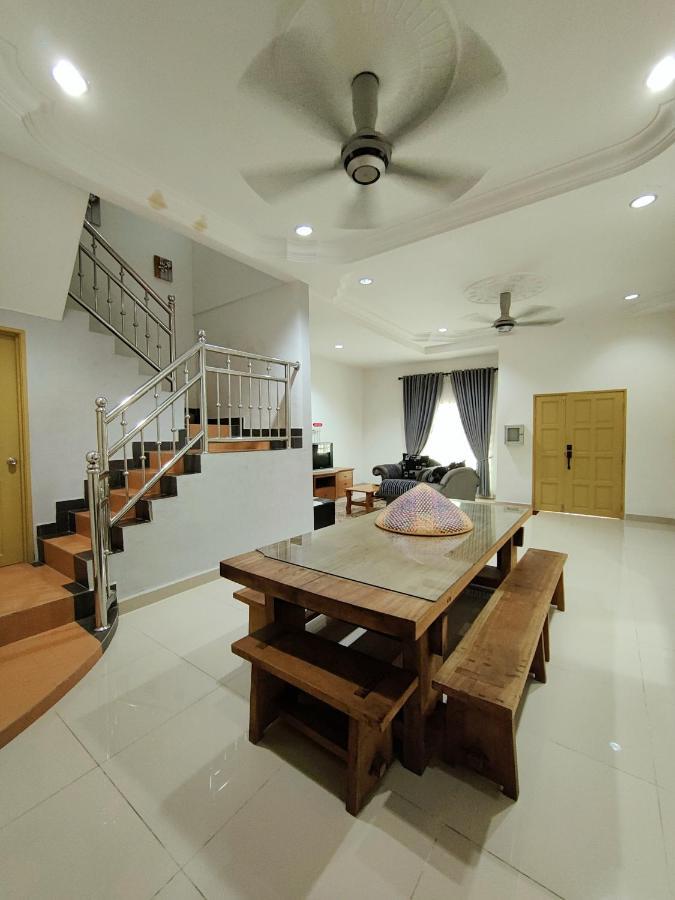 קואלה טרנגאנו Homestay Roma Suite מראה חיצוני תמונה