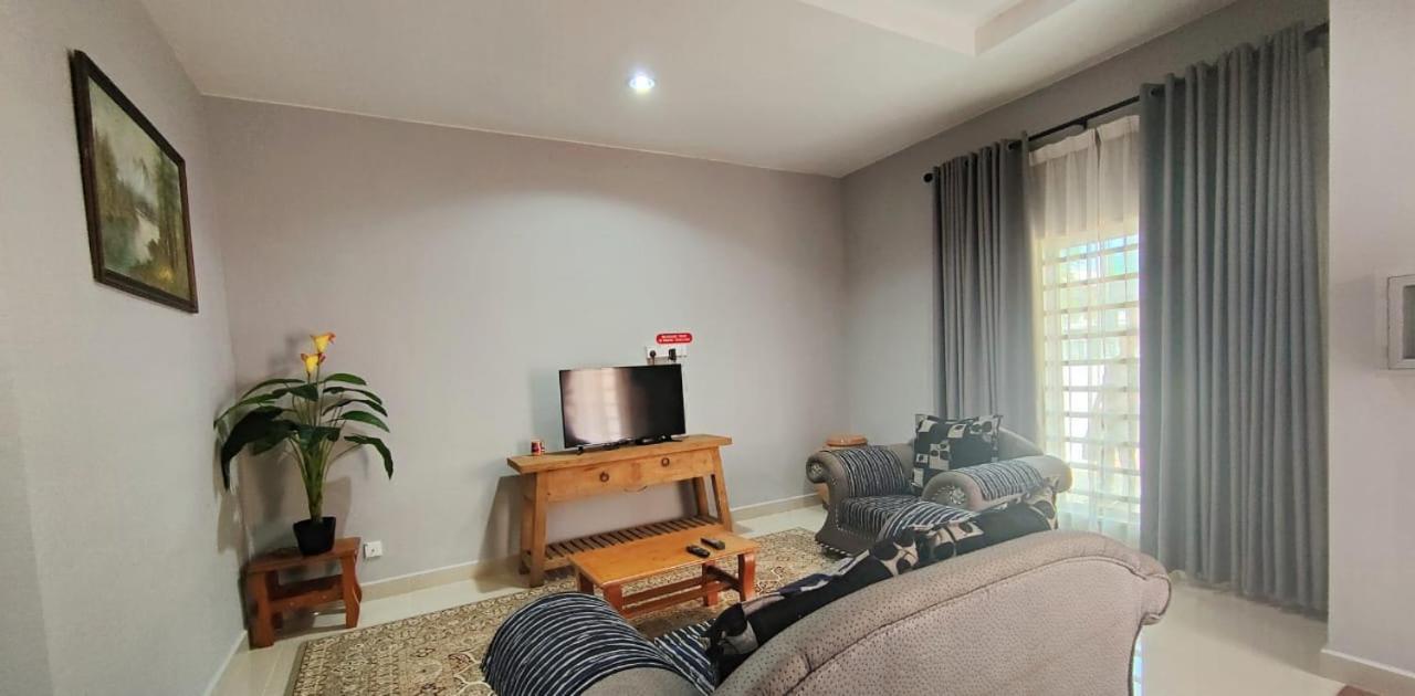 קואלה טרנגאנו Homestay Roma Suite מראה חיצוני תמונה